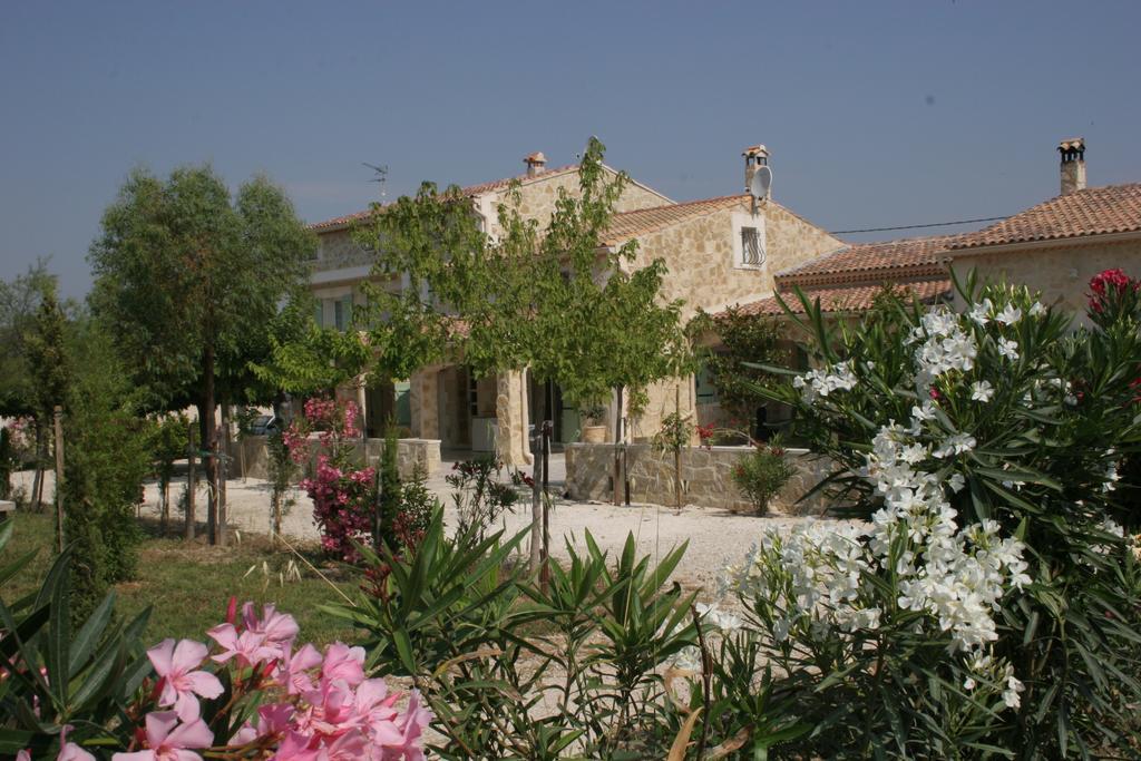 Locations Des Alpilles Apartment Saint-Rémy-de-Provence Exterior photo